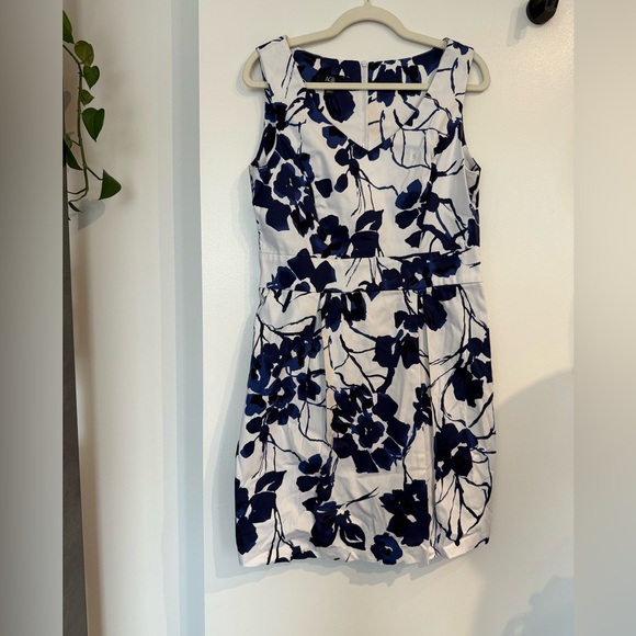 AGB Dresses & Skirts - AGB Navy and White Floral Dress